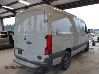 ✅ 2023 Mercedes-Benz Sprinter • VIN: W1Y4NBHY1PT128017 • Lot: 43518847. Wystawiony na IAAI z przebiegiem 53 586 mil. Bezpłatny archiwum sprzedaży aukcyjnych z USA i szczegółowy raport historii pojazdu na DreamBid. Zdjęcie 4.