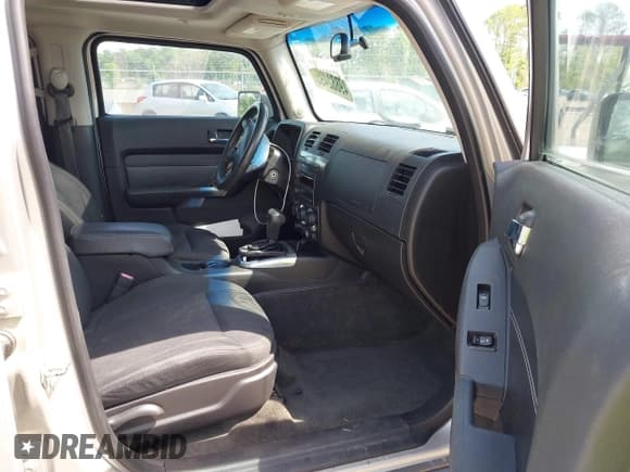 ✅ 2007 Hummer H3 SUV • VIN: 5GTDN13E178220977 • Lot: 42103127. Wystawiony na IAAI z przebiegiem 121 449 mil. Bezpłatny archiwum sprzedaży aukcyjnych z USA i szczegółowy raport historii pojazdu na DreamBid. Zdjęcie 5.