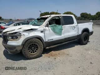 2020 Ram 1500 Rebel с VIN 1C6RRELT8LN229475, выставлен на аукционе Copart как лот 63426975 с пробегом 157 865 миль миль и Списание • Salvage title. История ставок и продаж доступна на DreamBid. Изображение 1.