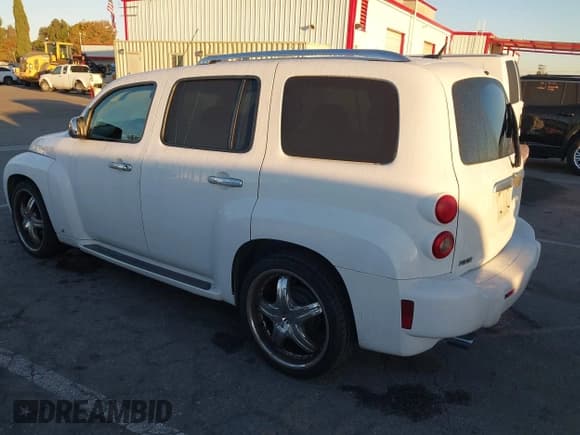 ✅ 2007 Chevrolet HHR LT • VIN: 3GNDA33P17S589689 • Lot: 43572968. Listed on IAAI with 110,877 mi. Free auction sales archive from the USA and detailed vehicle history report at DreamBid. Image 3.