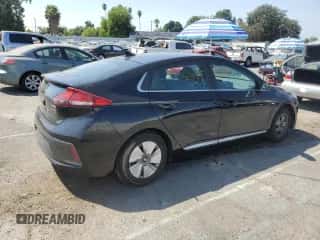 2020 Hyundai Ioniq SE с VIN KMHC75LC6LU242098, выставлен на аукционе Copart как лот 70589334 с пробегом 80 009 миль миль и Списание • Salvage title. История ставок и продаж доступна на DreamBid. Изображение 3.