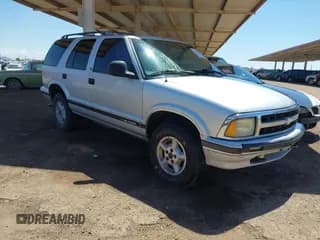 ✅ 1997 Chevrolet Blazer LS • VIN: 1GNDT13W0V2186110 • Lot: 42422561. Wystawiony na IAAI z przebiegiem 233 189 mil. Bezpłatny archiwum sprzedaży aukcyjnych z USA i szczegółowy raport historii pojazdu na DreamBid. Zdjęcie 1.