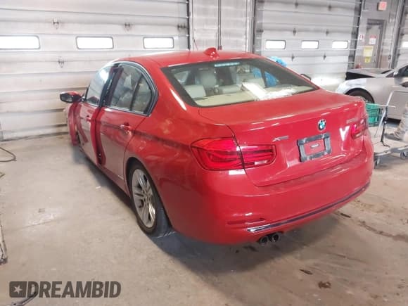 ✅ 2016 BMW 3 Series 328i xDrive • VIN: WBA8E3C51GK501553 • Lot: 43819316. Listed on IAAI with 28,394 mi. Free auction sales archive from the USA and detailed vehicle history report at DreamBid. Image 3.