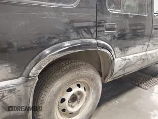 ✅ 2001 Chevrolet Blazer LT • VIN: 1GNDT13W21K122872 • Lot: 41715073. Wystawiony na IAAI z przebiegiem 156 703 mil. Bezpłatny archiwum sprzedaży aukcyjnych z USA i szczegółowy raport historii pojazdu na DreamBid. Zdjęcie 6.