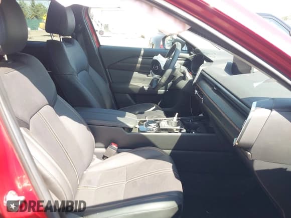 ✅ 2025 Mazda CX-50 S Premium Plus • VIN: 7MMVABEMXSN373157 • Лот: 43327615. Опубликован ранее на IAAI с пробегом 6 129 миль. Бесплатный доступ к архиву аукционных продаж из США и подробный отчёт об истории автомобиля на DreamBid. Изображение 5.