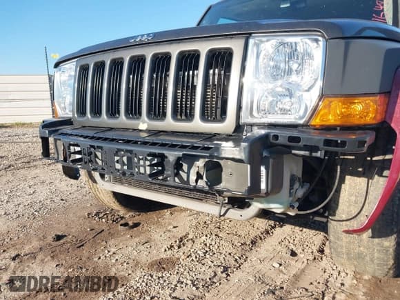 ✅ 2006 Jeep Commander • VIN: 1J8HH48N46C179520 • Лот: 41648362. Опубликован ранее на IAAI с пробегом 355 215 миль. Бесплатный доступ к архиву аукционных продаж из США и подробный отчёт об истории автомобиля на DreamBid. Изображение 6.