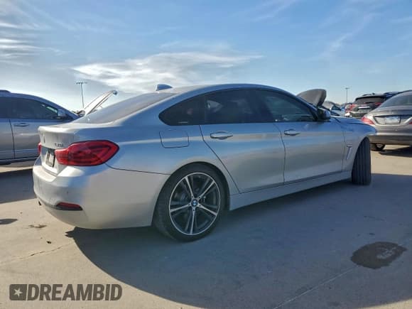 ✅ 2018 BMW 4 Series 430i • VIN: WBA4J1C58JBG81106 • Lot: 91780595. Wystawiony na Copart z przebiegiem 73 419 mil. Bezpłatny archiwum sprzedaży aukcyjnych z USA i szczegółowy raport historii pojazdu na DreamBid. Zdjęcie 3.