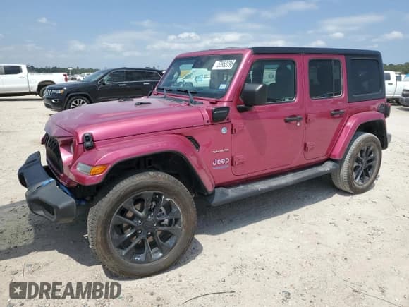 ✅ 2021 Jeep Wrangler Unlimited Sahara • VIN: 1C4JJXP68MW852703 • Лот: 52953795. Опубликован ранее на Copart с пробегом 25 437 миль. Бесплатный доступ к архиву аукционных продаж из США и подробный отчёт об истории автомобиля на DreamBid. Изображение 1.