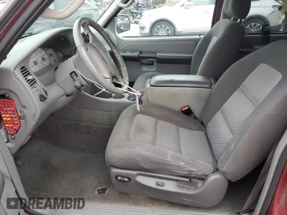 ✅ 2003 Ford Explorer Sport XLS • VIN: 1FMZU70E83UA46944 • Lot: 86215894. Listed on Copart with 127,164 mi. Free auction sales archive from the USA and detailed vehicle history report at DreamBid. Image 7.