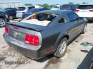 ✅ 2005 Ford Mustang Deluxe • VIN: 1ZVFT80N755225597 • Lot: 42793032. Wystawiony na IAAI z przebiegiem 210 994 mil. Bezpłatny archiwum sprzedaży aukcyjnych z USA i szczegółowy raport historii pojazdu na DreamBid. Zdjęcie 4.