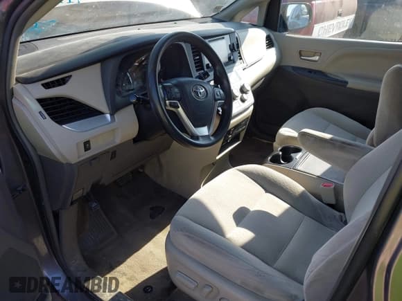 ✅ 2015 Toyota Sienna LE • VIN: 5TDKK3DC5FS571787 • Лот: 43681411. Опубликован ранее на IAAI с пробегом 225 760 миль. Бесплатный доступ к архиву аукционных продаж из США и подробный отчёт об истории автомобиля на DreamBid. Изображение 5.