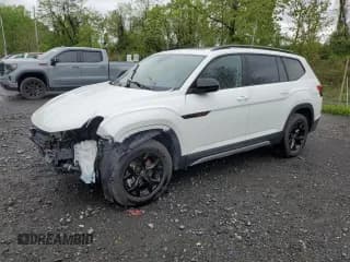 ✅ 2024 Volkswagen Atlas Peak Edition SEL • VIN: 1V2GR2CA7RC550827 • Lot: 55834155. Listed on Copart with 1,608 mi. Free auction sales archive from the USA and detailed vehicle history report at DreamBid. Image 1.