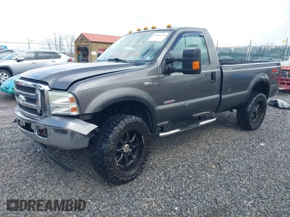 ✅ 2005 Ford F-250 XL • VIN: 1FTSF21P15EA67148 • Lot: 41804350. Listed on IAAI with 200,635 mi. Free auction sales archive from the USA and detailed vehicle history report at DreamBid. Image 2.