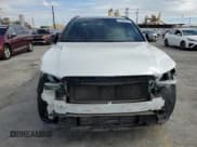 ✅ 2019 Volvo XC40 Momentum • VIN: YV4162XZ0K2004752 • Lot: 81333215. Wystawiony na Copart z przebiegiem 70 886 mil. Bezpłatny archiwum sprzedaży aukcyjnych z USA i szczegółowy raport historii pojazdu na DreamBid. Zdjęcie 5.