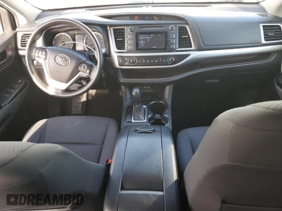 ✅ 2019 Toyota Highlander LE • VIN: 5TDBZRFH4KS737153 • Лот: 82694905. Опубликован ранее на Copart с пробегом 103 822 миль. Бесплатный доступ к архиву аукционных продаж из США и подробный отчёт об истории автомобиля на DreamBid. Изображение 8.