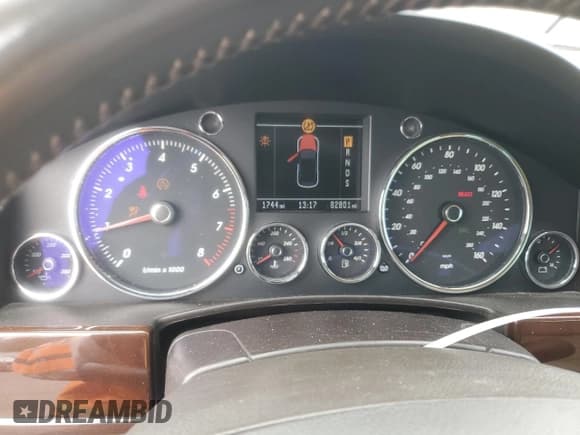 ✅ 2004 Volkswagen Touareg • VIN: WVGCC67LX4D001013 • Лот: 61066055. Опубликован ранее на Copart с пробегом 82 801 миль. Бесплатный доступ к архиву аукционных продаж из США и подробный отчёт об истории автомобиля на DreamBid. Изображение 9.