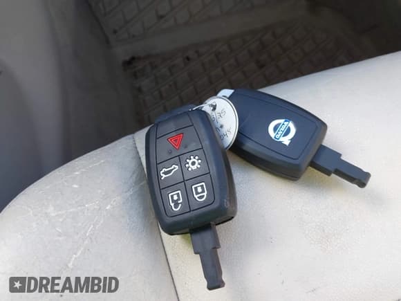 ✅ 2008 Volvo C70 • VIN: YV1MC67278J041048 • Лот: 43786327. Опубликован ранее на IAAI с пробегом 139 266 миль. Бесплатный доступ к архиву аукционных продаж из США и подробный отчёт об истории автомобиля на DreamBid. Изображение 11.