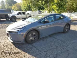 2024 Toyota Prius LE с VIN JTDADABU8R3017400, выставлен на аукционе Copart как лот 84013455 с пробегом 3 141 миль миль и Списание • Salvage title. История ставок и продаж доступна на DreamBid. Изображение 1.