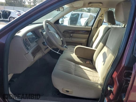 ✅ 2005 Mercury Grand Marquis GS • VIN: 2MEFM74W75X652692 • Lot: 81661215. Wystawiony na Copart z przebiegiem 126 934 mil. Bezpłatny archiwum sprzedaży aukcyjnych z USA i szczegółowy raport historii pojazdu na DreamBid. Zdjęcie 7.