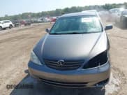 ✅ 2004 Toyota Camry LE • VIN: 4T1BE30K94U798456 • Lot: 42880053. Wystawiony na IAAI z przebiegiem 166 011 mil. Bezpłatny archiwum sprzedaży aukcyjnych z USA i szczegółowy raport historii pojazdu na DreamBid. Zdjęcie 13.