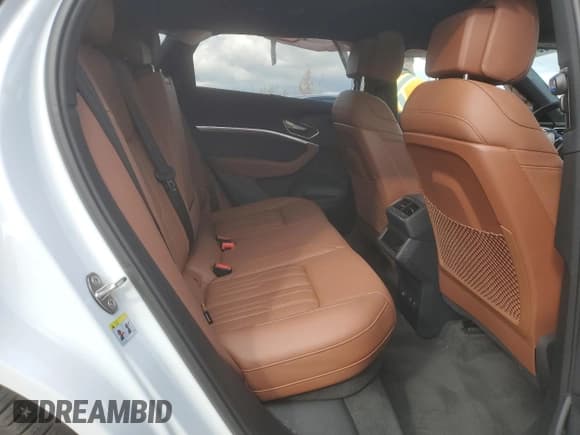 ✅ 2024 Audi Q8 e-tron Premium • VIN: WA14ABGEXRB041355 • Лот: 79404004. Опубликован ранее на Copart с пробегом 19 721 миль. Бесплатный доступ к архиву аукционных продаж из США и подробный отчёт об истории автомобиля на DreamBid. Изображение 11.