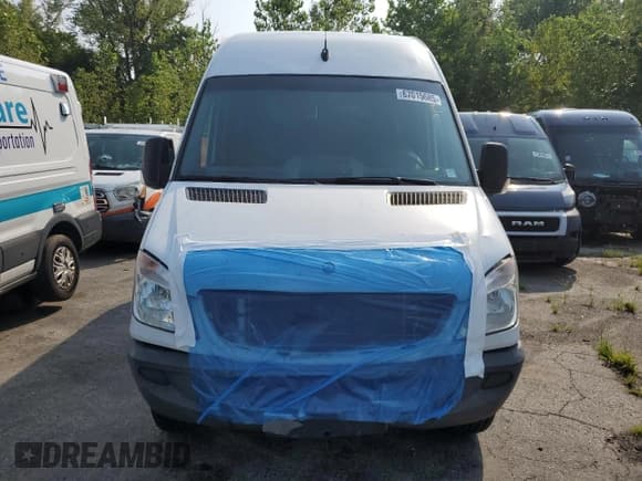 ✅ 2013 Mercedes-Benz Sprinter Cargo • VIN: WD3PE7CC9D5772062 • Lot: 67015685. Wystawiony na Copart z przebiegiem 126 682 mil. Bezpłatny archiwum sprzedaży aukcyjnych z USA i szczegółowy raport historii pojazdu na DreamBid. Zdjęcie 5.