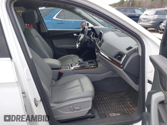 ✅ 2019 Audi Q5 Prestige • VIN: WA1CNAFY9K2087240 • Лот: 43589737. Опубликован ранее на IAAI с пробегом 27 208 миль. Бесплатный доступ к архиву аукционных продаж из США и подробный отчёт об истории автомобиля на DreamBid. Изображение 5.