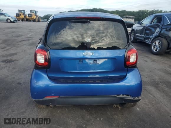 ✅ 2016 Smart fortwo Passion • VIN: WMEFJ5DA0GK076339 • Lot: 68891564. Wystawiony na Copart z przebiegiem Nie podano. Bezpłatny archiwum sprzedaży aukcyjnych z USA i szczegółowy raport historii pojazdu na DreamBid. Zdjęcie 6.