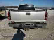 2006 Chevrolet Silverado 1500 LS z VIN 1GCEK19V06Z258785, wystawiony jako Copart lot #79352154 z przebiegiem 182 554 mil mil oraz Czysty tytuł • Clean title. Historia ofert i sprzedaży dostępna na DreamBid. Obrazek 6.