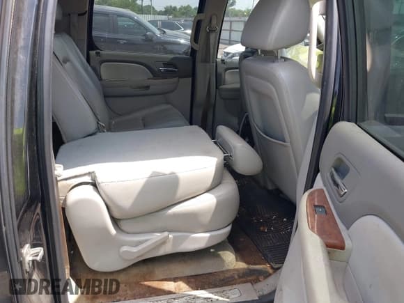 ✅ 2008 Chevrolet Suburban 3LT • VIN: 3GNFC16018G108883 • Lot: 42271973. Listed on IAAI with Not provided. Free auction sales archive from the USA and detailed vehicle history report at DreamBid. Image 8.