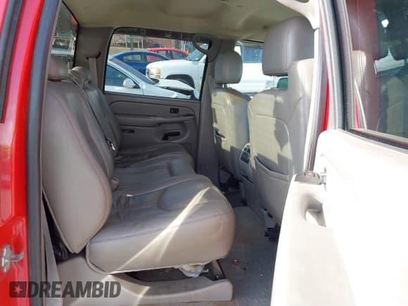 ✅ 2006 Chevrolet Silverado 2500HD LT3 • VIN: 1GCHK23D46F270846 • Lot: 41395200. Wystawiony na IAAI z przebiegiem 213 315 mil. Bezpłatny archiwum sprzedaży aukcyjnych z USA i szczegółowy raport historii pojazdu na DreamBid. Zdjęcie 8.