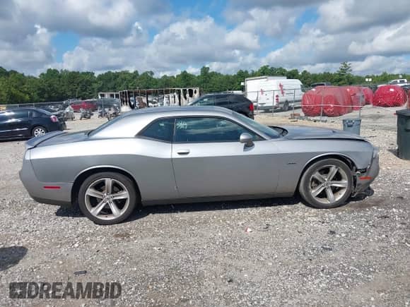 2018 Dodge Challenger R/T z VIN 2C3CDZBT9JH300893, wystawiony jako IAAI lot #42771152 z przebiegiem 195 216 mil mil oraz . Historia ofert i sprzedaży dostępna na DreamBid. Obrazek 13.