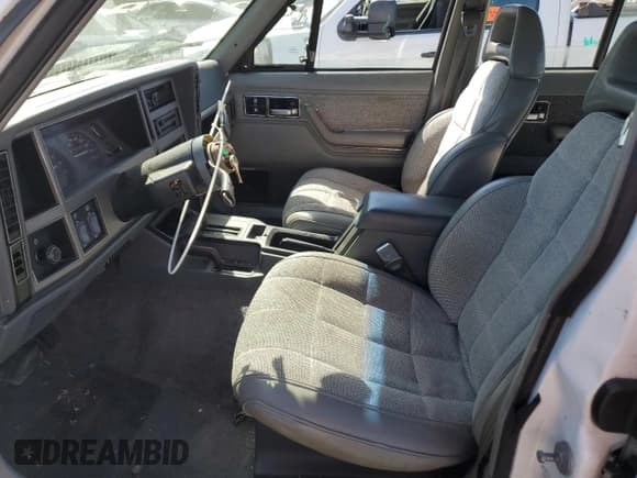 ✅ 1990 Jeep Cherokee Laredo • VIN: 1J4FJ58L3LL206400 • Лот: 73701784. Опубликован ранее на Copart с пробегом 205 067 миль. Бесплатный доступ к архиву аукционных продаж из США и подробный отчёт об истории автомобиля на DreamBid. Изображение 7.