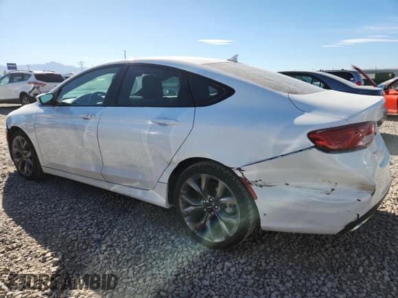 ✅ 2015 Chrysler 200 S • VIN: 1C3CCCBGXFN690095 • Lot: 80114215. Wystawiony na Copart z przebiegiem 130 021 mil. Bezpłatny archiwum sprzedaży aukcyjnych z USA i szczegółowy raport historii pojazdu na DreamBid. Zdjęcie 2.
