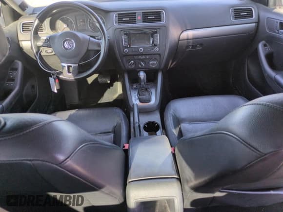 ✅ 2013 Volkswagen Jetta TDI w/Premium • VIN: 3VWLL7AJ5DM256459 • Lot: 59716405. Wystawiony na Copart z przebiegiem 162 464 mil. Bezpłatny archiwum sprzedaży aukcyjnych z USA i szczegółowy raport historii pojazdu na DreamBid. Zdjęcie 8.