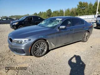 ✅ 2019 BMW 5 Series 530i xDrive • VIN: WBAJA7C50KWW05103 • Лот: 89727695. Опубликован ранее на Copart с пробегом 56 274 миль. Бесплатный доступ к архиву аукционных продаж из США и подробный отчёт об истории автомобиля на DreamBid. Изображение 1.