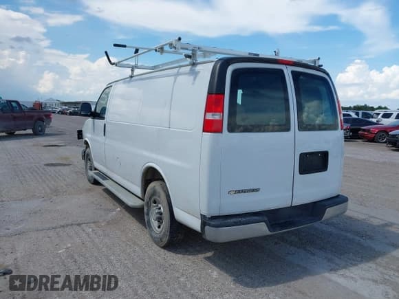 ✅ 2021 Chevrolet Express Cargo • VIN: 1GCWGAFP5M1258210 • Лот: 42378121. Опубликован ранее на IAAI с пробегом 50 438 миль. Бесплатный доступ к архиву аукционных продаж из США и подробный отчёт об истории автомобиля на DreamBid. Изображение 3.