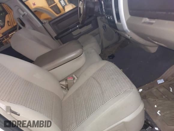 ✅ 2009 Dodge 1500 TRX • VIN: 1D3HV18P49S700804 • Lot: 42244041. Wystawiony na IAAI z przebiegiem 152 952 mil. Bezpłatny archiwum sprzedaży aukcyjnych z USA i szczegółowy raport historii pojazdu na DreamBid. Zdjęcie 5.