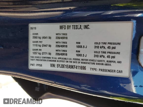 ✅ 2019 Tesla Model 3 Mid Range • VIN: 5YJ3E1EA9KF411696 • Lot: 43458080. Wystawiony na IAAI z przebiegiem 151 105 mil. Bezpłatny archiwum sprzedaży aukcyjnych z USA i szczegółowy raport historii pojazdu na DreamBid. Zdjęcie 9.
