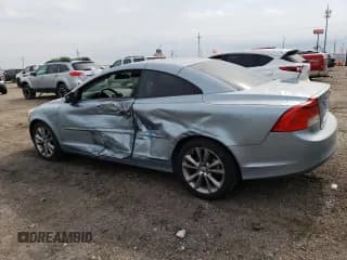 ✅ 2011 Volvo C70 • VIN: YV1672MC1BJ117924 • Лот: 56677154. Опубликован ранее на Copart с пробегом 81 028 миль. Бесплатный доступ к архиву аукционных продаж из США и подробный отчёт об истории автомобиля на DreamBid. Изображение 2.
