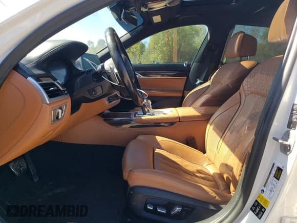 ✅ 2022 BMW 7 Series 750i xDrive • VIN: WBA7U2C01NCH40544 • Lot: 84588525. Listed on Copart with 81,909 mi. Free auction sales archive from the USA and detailed vehicle history report at DreamBid. Image 7.