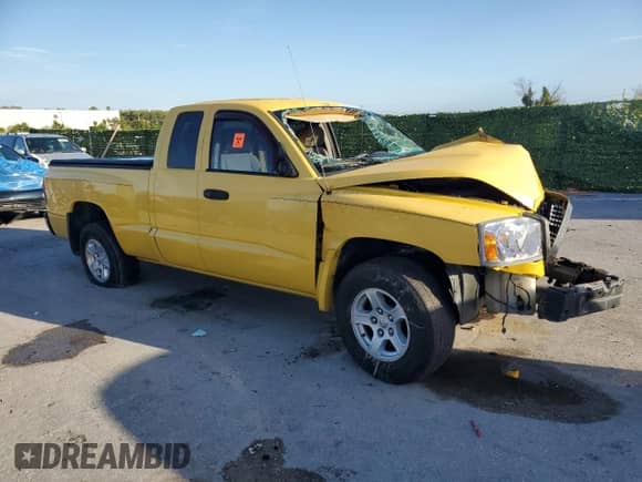 2006 Dodge Dakota SLT z VIN 1D7HE42K96S545577, wystawiony jako Copart lot #63229174 z przebiegiem Nie podano mil oraz Nie do naprawy • Non repairable. Historia ofert i sprzedaży dostępna na DreamBid. Obrazek 4.