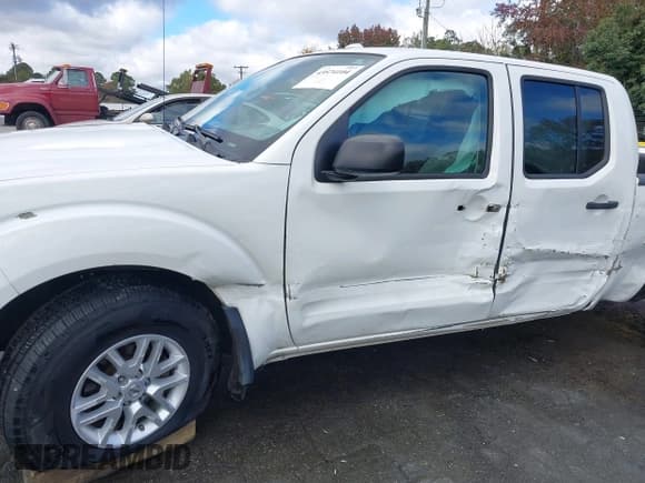✅ 2017 Nissan Frontier SL • VIN: 1N6AD0FV2HN750975 • Lot: 43574104. Wystawiony na IAAI z przebiegiem 75 897 mil. Bezpłatny archiwum sprzedaży aukcyjnych z USA i szczegółowy raport historii pojazdu na DreamBid. Zdjęcie 6.