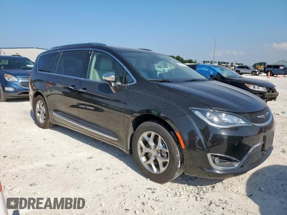 ✅ 2018 Chrysler Pacifica Limited • VIN: 2C4RC1GG0JR108312 • Lot: 57158625. Listed on Copart with 57,641 mi. Free auction sales archive from the USA and detailed vehicle history report at DreamBid. Image 4.