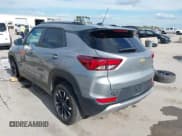 ✅ 2023 Chevrolet TrailBlazer LT • VIN: KL79MPS27PB178910 • Lot: 43258520. Wystawiony na IAAI z przebiegiem 21 811 mil. Bezpłatny archiwum sprzedaży aukcyjnych z USA i szczegółowy raport historii pojazdu na DreamBid. Zdjęcie 3.