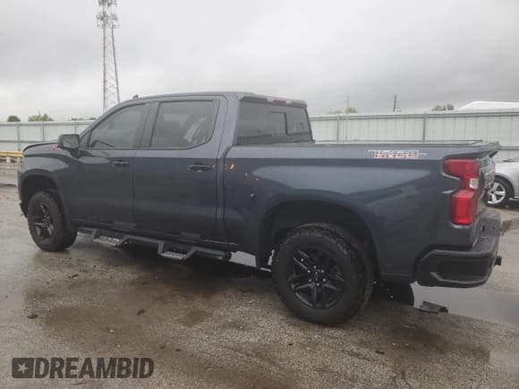 ✅ 2021 Chevrolet Silverado 1500 LT Trail Boss • VIN: 1GCPYFED0MZ193841 • Lot: 72731414. Wystawiony na Copart z przebiegiem 47 212 mil. Bezpłatny archiwum sprzedaży aukcyjnych z USA i szczegółowy raport historii pojazdu na DreamBid. Zdjęcie 2.
