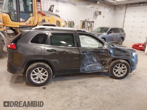 ✅ 2016 Jeep Cherokee Latitude • VIN: 1C4PJMCSXGW147918 • Лот: 42173947. Опубликован ранее на IAAI с пробегом 142 482 миль. Бесплатный доступ к архиву аукционных продаж из США и подробный отчёт об истории автомобиля на DreamBid. Изображение 13.