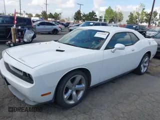 ✅ 2014 Dodge Challenger SXT Plus • VIN: 2C3CDYAG2EH153028 • Lot: 41938806. Wystawiony na IAAI z przebiegiem 165 413 mil. Bezpłatny archiwum sprzedaży aukcyjnych z USA i szczegółowy raport historii pojazdu na DreamBid. Zdjęcie 2.