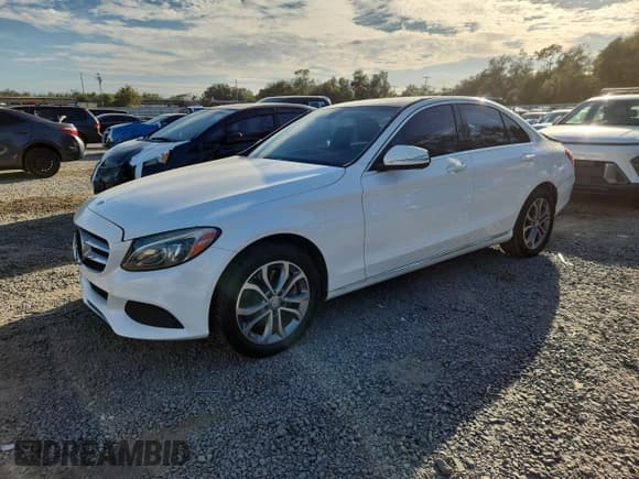 ✅ 2015 Mercedes-Benz C 300 • VIN: 55SWF4KB8FU018298 • Лот: 91368045. Опубликован ранее на Copart с пробегом 158 076 миль. Бесплатный доступ к архиву аукционных продаж из США и подробный отчёт об истории автомобиля на DreamBid. Изображение 1.