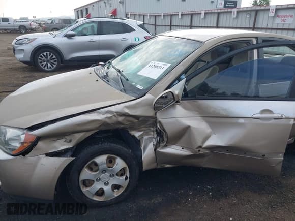 ✅ 2005 Kia Spectra LX • VIN: KNAFE122455109682 • Лот: 43208311. Опубликован ранее на IAAI с пробегом 224 961 миль. Бесплатный доступ к архиву аукционных продаж из США и подробный отчёт об истории автомобиля на DreamBid. Изображение 6.